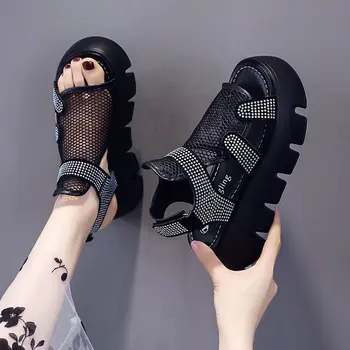 2022 Vara Aer Rece Plasă Med Tocuri Sandale Cu Platforma Pantofi Femei Cristale Vintage Peep Toe Moda Buclă Și Cârlig De Dragoste Diapozitive